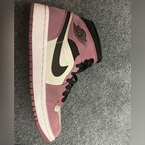 Jordan 1 Mid SE
